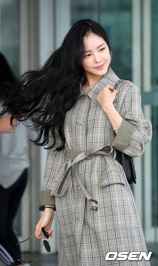 On the morning of the 25th, Apex Son Na-eun arrives at Incheon International Airport to leave for Paris, France.