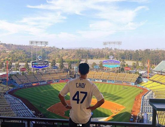 Super Junior member Choi Siwon has released a photo of the Major League Los Angeles Dodgers Stadium certification, a member of the Hyun-jin Ryu.Choi Siwon released two photos of himself on his instagram on the 25th, visiting the Dodgers Stadium, the Los Angeles Dodgers home stadium.Choi Siwon also drew attention by wearing a Los Angeles Dodgers uniform and certifying the part with his adult name CHOI.Choi Siwon said, I was invited to watch the game by the LA Dodgers. Thank you for the invitation, and I will cheer hard!