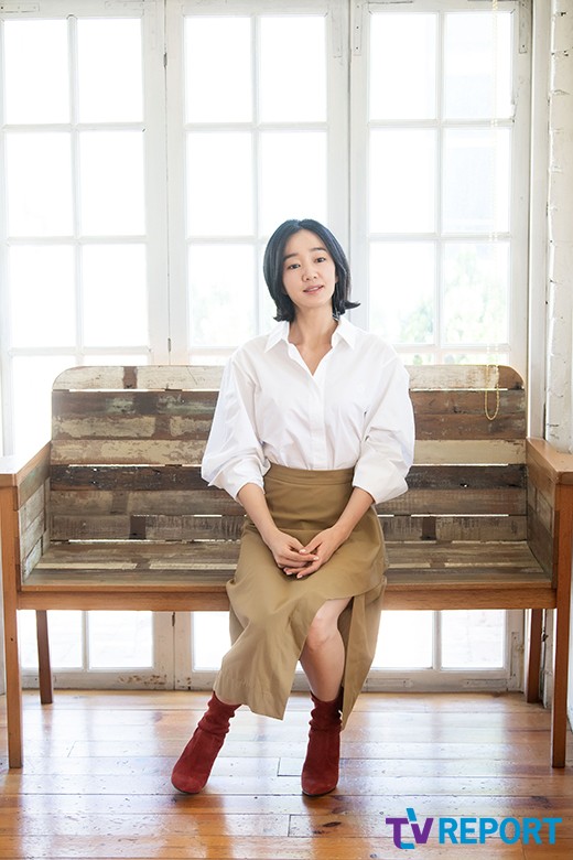 Actor Soo Ae poses in an interview withSoo Ae played the role of Oh Soo-yeon, deputy director of the museum, regardless of means and methods for his ambition to enter the High Society in the movie High Society ahead of release.Soo Ae High Society to make screen comebackSoo Ae clean beautySoo Ae smile full of sweetnessSoo Ae beauty addedSoo Ae sparkling eyesSoo Ae mysterious atmosphereSoo Ae warm smileSoo Ae overwhelmed atmosphereSoo Ae still lovelySoo Ae smile wideSoo Ae splashing beautySoo Ae come back as a dreamerSoo Ae unique atmosphere