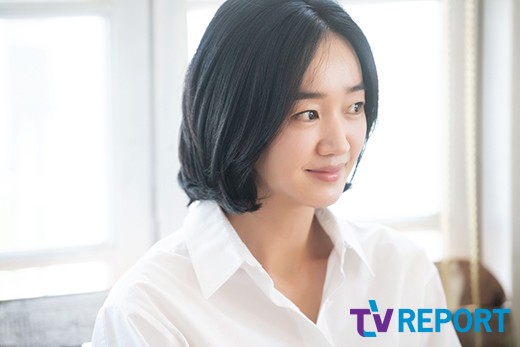 Actor Soo Ae poses in an interview withSoo Ae played the role of Oh Soo-yeon, deputy director of the museum, regardless of means and methods for his ambition to enter the High Society in the movie High Society ahead of release.Soo Ae High Society to make screen comebackSoo Ae clean beautySoo Ae smile full of sweetnessSoo Ae beauty addedSoo Ae sparkling eyesSoo Ae mysterious atmosphereSoo Ae warm smileSoo Ae overwhelmed atmosphereSoo Ae still lovelySoo Ae smile wideSoo Ae splashing beautySoo Ae come back as a dreamerSoo Ae unique atmosphere