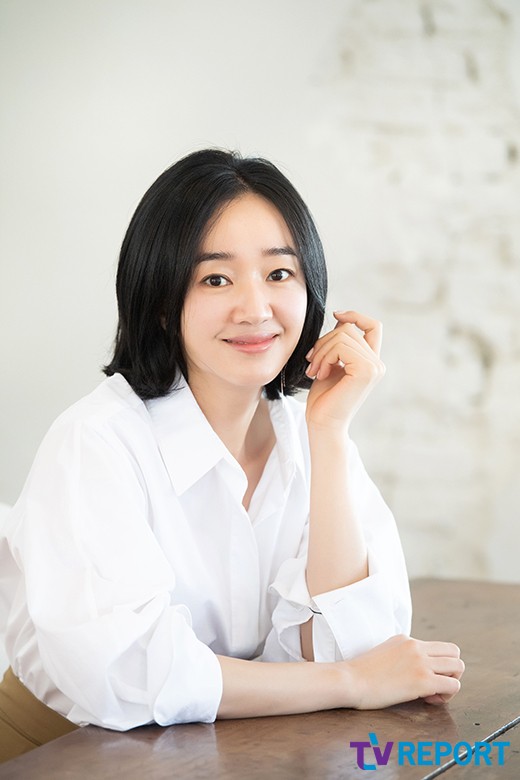 Actor Soo Ae poses in an interview withSoo Ae played the role of Oh Soo-yeon, deputy director of the museum, regardless of means and methods for his ambition to enter the High Society in the movie High Society ahead of release.Soo Ae High Society to make screen comebackSoo Ae clean beautySoo Ae smile full of sweetnessSoo Ae beauty addedSoo Ae sparkling eyesSoo Ae mysterious atmosphereSoo Ae warm smileSoo Ae overwhelmed atmosphereSoo Ae still lovelySoo Ae smile wideSoo Ae splashing beautySoo Ae come back as a dreamerSoo Ae unique atmosphere