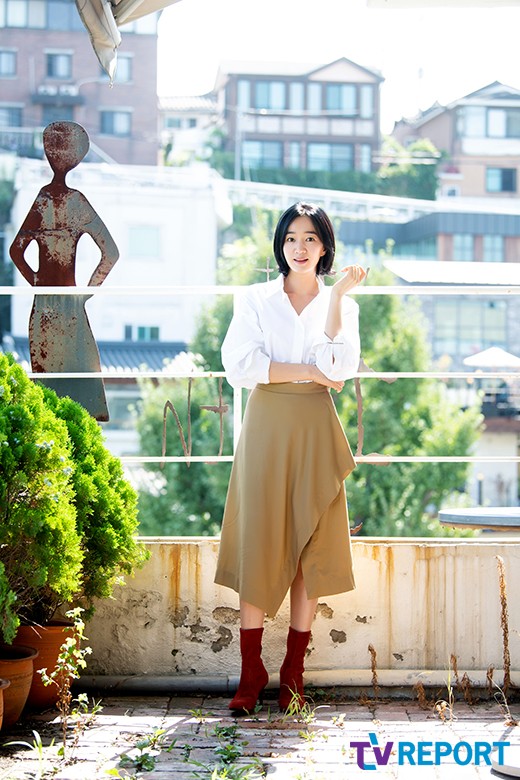 Actor Soo Ae poses in an interview withSoo Ae played the role of Oh Soo-yeon, deputy director of the museum, regardless of means and methods for his ambition to enter the High Society in the movie High Society ahead of release.Soo Ae High Society to make screen comebackSoo Ae clean beautySoo Ae smile full of sweetnessSoo Ae beauty addedSoo Ae sparkling eyesSoo Ae mysterious atmosphereSoo Ae warm smileSoo Ae overwhelmed atmosphereSoo Ae still lovelySoo Ae smile wideSoo Ae splashing beautySoo Ae come back as a dreamerSoo Ae unique atmosphere