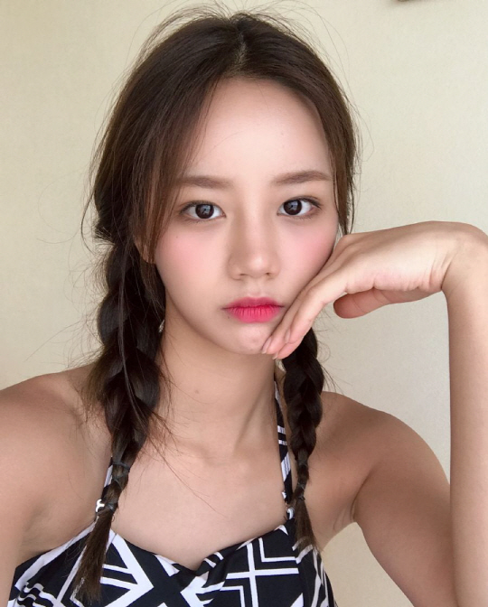 Girls Day member Hyeri posted Selfie with regret over the summer ending.Hyeri released a few photos on Instagram on the 26th with an article entitled My love summer seems to be over now.In the open photo, Hyeri is staring at the camera wearing a sleeveless strap top in a youthful Hair style with a head with a bifurcation.It captivated the attention of the viewer with its somewhat disheveled head and beautiful beauty in the shape of a pointed mouth.On the other hand, Hyeri is in public devotion for a year with Ryu Jun-yeol, who developed into a lover in the TVN Respond 1988 which lasted in 2016.