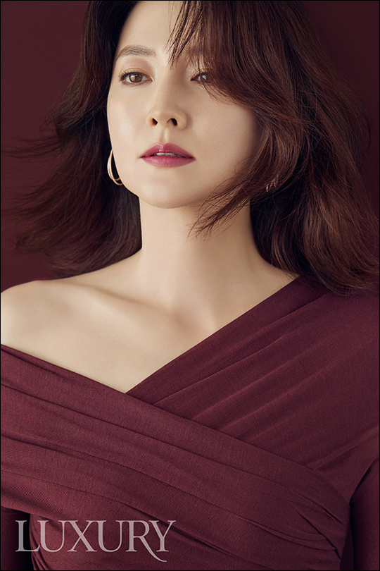 An additional picture of the alluring charm of actor Lee Yeong-ae was released.Lee Yeong-ae has taken a picture with Luxury magazine, and has caught the attention of many people with its beautiful and mysterious charm even in the long blank period.Lee Yeong-ae showed her skin generously during her own time and showed a long-time model of The History of Who.It is the back door that showed the charisma of the actor with professional pose and expression acting in various concept shooting, and led the scene with a bright atmosphere without tiredness of long shooting.Lee Yeong-ae said in an interview, It is external beauty to pay attention to peoples eyes, but it is the beauty of inner to move the mind.I want to be a person who shines after a long time in harmony with the outside and the inner. He showed Maria Full of Grace, an actor who is as beautiful as Shining inner beauty as skin.Lee Yeong-aes unfavorable charisma and mysterious charm can be fully felt through the September issue of Luxury.