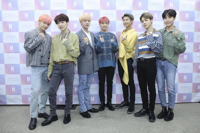 The BTS, which debuted in 2013, said it was already talking about a renewal. Asked, Jean said, Im talking to members a lot and talking to the company.I think I can probably tell you good news soon. The Love Your Self tour, which started with the Seoul performance, will lead to North America, Europe and Japan.He will enter the US Stadium and will meet fans from all over the country with 790,000 seats with 33 performances in 16 cities.