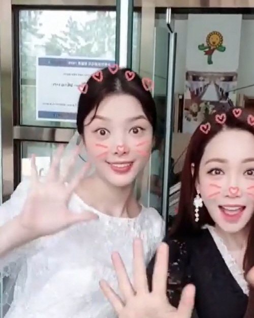 Actor Lee Yoo-ri has released a photo taken with Hyun-kyung Uhm in the Hide and Seek film.Lee Yoo-ri posted a short video on his 26th day with an article entitled #Lee Yoo-ri # mbc # Weekend drama # Hide and Seek # Min Chae-rin #Hyun-kyung Uhm #Ha Yeon-joo.Lee Yoo-ri and Hyun-kyung Uhm stand in the public photos and pose for the camera.On the other hand, MBC Hide and Seek, the first broadcast on the afternoon of the 25th, is bringing explosive reaction with the crazy development of the time with the actors hot performances.Lee Yoo-ris performance, which he believes in, was also reliable, and he proved his true value to the reality of God-glass through this Hide and Seek.