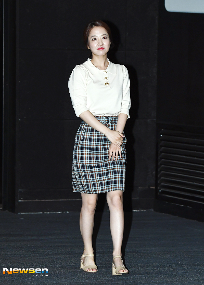 The movie Your Wedding stage greeting was held on August 26 at Megabox Songdo, Songdo-dong, Incheon Yeonsu-gu.Actor Park Bo-young attended the ceremony.Meanwhile, Your Wedding (director Lee Seok-geun) is a work that depicts the fateful coincidence (Kim Young-kwang), which is the fate of Seung Hee (Park Bo-young), who believes in the fate of three seconds, and their dasadaan first love chronology, which is rarely timed.yun da-hee