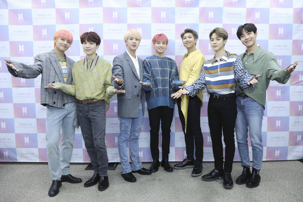 Group BTS (RM, Jean, Suga, Jay-hop, Jimin, Vu, Jungkook) said, I think I have been loved by many people because I am faithful to the essence.Suga said, I am a little saddened by the question of what I think about the recent analysis of the secret of BTS popularity and the story of SNS activities.I want to say that it is definitely wrong. I think that many fans will love it, but I think that BTS has become a seed that has attracted a lot of attention because we are concentrating on music, performance and messages that are important to BTS.Then youll look up SNS, he said.RM said, Suga is right. I think he asked a very important question. I NEED U is a popular point.The previous albums were so-called unknown, low-profile days, and I think it would be a good idea to be in first place with I NEED U.If thats the outside view, I think its consistent, and I know youre buying a lot of old albums, which are unusual.The best story we can do, at that time, was school. When the members were 20 years old, they became youth.There are some parts that can not be explained by that alone. There are many driving forces, but I think we should stick to the essence first.We think its a concert to see the complete version of the singer because we are singers and idols. Its the albums that make it.I think that all the albums really love Music and love Performance, and they have been the most faithful since they were trainees.I think I have eyes that can distinguish between heart and heart.I would like to say that we have been faithful to our main business and have tried to convey our sincerity to SNS or other things, so that they have not moved their hearts beyond language or country barriers. BTS will meet a total of 90,000 viewers on both days until the 26th following the performance on the 25th.The LOVE YOURSELF tour, which opened on the day, will continue with 33 performances in 16 cities including North America, Europe and Japan.hwang hye-jin