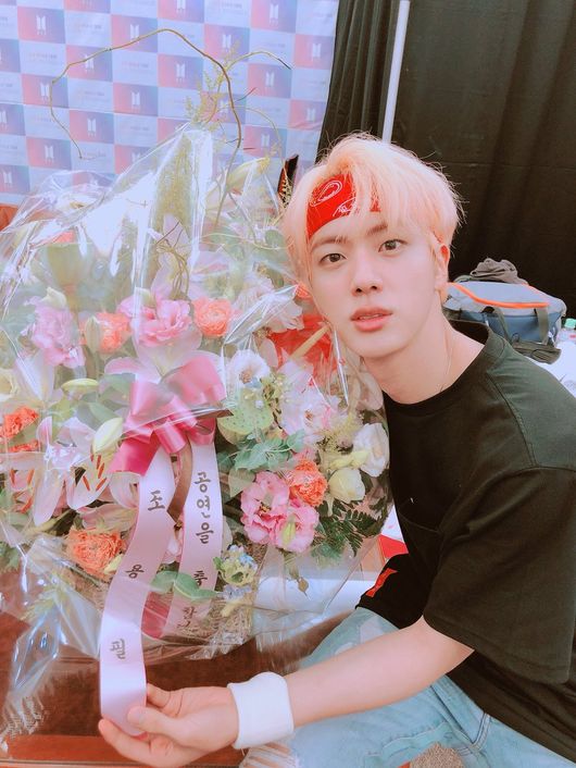 The group BTS received a Basket of Flowers gift from Cho Yong-pil, the grand-president.On the 25th, BTS official SNS said, It was so fun today! Ami tomorrow, I play together again! And thank you so much for the flower teacher Cho Yong-pil!I love Ami too much. In the photo, Jin of BTS is holding a Basket of Flowers with a message to celebrate the Concert.BTS is presenting the LOVE YOURSELF Seoul Concert at the Olympic Stadium in Jamsil Sports Complex, Seoul on the 25th and today (26th).In particular, the Concert released its new song IDOL for the first time.BTS SNS