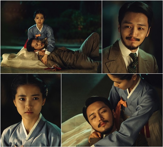 Mr. Shane Byun Yo-han was spotted lying down on Kim Tae-ris knee.Cable TV TVN weekend drama Mr. Shen (played by Kim Eun-sook and directed by Lee Eung-bok) released a picture of Byun Yo-han, who fell on Kim Tae-ris knee on the 26th.The photo is a scene in which a strange soul lies on the knee of Kim Tae-ri, who is still playing plaster sin during the night when the time has become dark.Aeshin is embarrassed, holding the head and shoulders of Heesung with both hands, and Heesung smiles when he sprays his eyes with his eyes closed.As the two people who were punished side by side take a friendly attitude, the curiosity is amplified as to what the intention of Heesung to lie down on the knee of Aesin is.Kim Tae-ri and Byun Yo-han, who filmed this scene, were kneeling for a long time, but despite their physical difficulties, they took the scene with consideration for each other.The two of them are the back door of the scene as they laughed at the joke while waiting for the filming.Two people who check each others physical condition and share their worries led to a warmer atmosphere than ever.Above all, Kim Tae-ri and Byun Yo-han naturally expressed the unity of the affinity and the joy that coincided with each other for the first time in the drama, rather, the pathetic.Mr. Sean Shine said, Kim Tae-ri and Byun Yo-han are always pleasant in the scene with their unique cheerful and bright energy. The appearance of Ae-shin, who is firmly nailed to other people and the comics who have to fold down without revealing affection for the affinity,Please watch what the ending will be for the two people. Every Saturday and Sunday night at 9 pm.