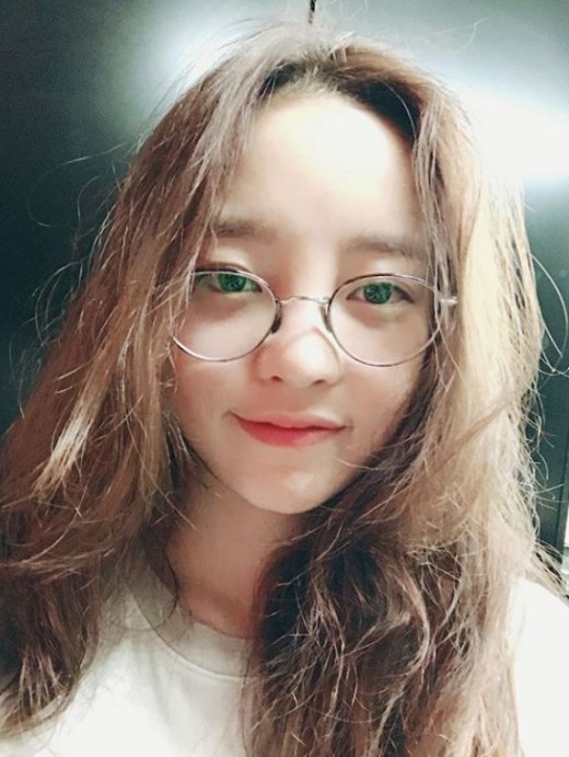 Goo Hara, a former KARA, has revealed her face.Goo Hara posted a picture on his Instagram on the 26th with an article Good night.Goo Hara in the picture looks like a stranger - wearing glasses, but with sunshine-like beautiful looks.The netizens who watched this are responding such as unbelievable beautiful look, really beautiful and 