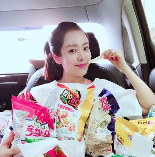 Actor Han Ji-min has revealed his current situation.Han Ji-min posted a photo on his Instagram account on the afternoon of the 26th with an article entitled The Treasure Seekers. Chas surprise. Ill eat well.Han Ji-min in the picture is full of Confectionery: happy look captures Eye-catchingThe netizens who watched this are responding such as I eat a lot, I am watching the drama well and It is all delicious.