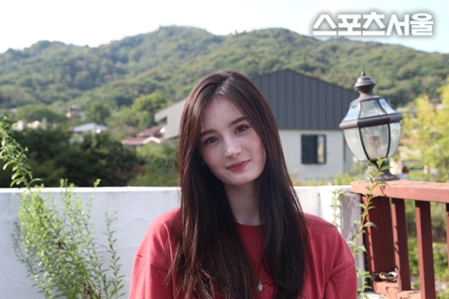 Welcome, First Time in Korea? Swatlana This winter is ahead of Idol debut <p>There is a person who attracted a lot of attention in last years MBC Everbrow Welcome, First Time in Korea? ~ Koreas First Time? (Welcome, First Time in Korea?) Appeared. I also heard the voice Is not it mixed? Even Russia s beautiful woman was a lot known. Thats right. Russia Maintained from Sakhalin and Swedullana (21 ‧ Institute of Technical Research) informed the face using JTBC abnormal talks and Welcome, First Time in Korea? And became a celebrity broadcast.</p><p>In the summer of this year, the 2018 Russia World Cup was held from his hometown Russia, so the broadcast appeared in general as a whole. It was to introduce Russias culture, language, and to have appeared as a Russian person. However, although there appeared quite a bit on the broadcast, there was one thing we did not know. Swertullana was Idol Producer who was preparing Idol. However, his activities did not have a companys strategic decision. I just caught the opportunity to accumulate memories with my precious friends as a trigger.</p><p>Swertullana starts to blow a cold wind and is scheduled to visit in a quirky appearance in addition to the known appearance at the time of informing full-fledged winter. I tried listening to the story of Swertullana preparing for Idol debut though it is not easy to live in the land of another country. Leaving him Russia Would you like to see a step from what I talked about in Korea to what I am now?</p><p>Q: How did you spend after Welcome, First Time in Korea? Appeared?</p><p>I also appeared on multiple broadcasts, but now I have interrupted the broadcasting activity. People do not know, I am preparing Idol debut Idol Producer. A few days ago I made an exclusive contract with the company. I thought that it was a newly established company and contracted with entertainment. Idol Producer Life started two years ago, but the current company has entered since February and practiced.</p><p>Q: Are you sure? I never knew of being Idol Producer. I just knew the international students line.</p><p>I have never been to Korea since I saw the entertainment world from the beginning. Korea was very interested and I wanted to learn here. In the meantime I began to work on the model at part time job I started to do Idol Producer for entertainment from the time I started contacting.</p><p>It is good that I learned dance from a young age. I attended an art school where I can learn ballet, jazz, piano etc from Russia. Even after I came to Korea, I joined the dance crew and had activity during the years and basking. In the meantime, with the idea of (Idol Producer) I will do it once? Following the companys friends of Idol Producer, I go along with the company and keep doing various things such as dance, acting, rap, singing,</p><p>Q: Why did you think you would come to study in Korea unless you saw the entertainer from the beginning and came to Korea?</p><p>I was interested in original Korean. Korean pronunciation is very beautiful. I have traveled to my country for a week with my mother on my first overseas trip. At that time I received a huge culture shock. It was wonderful that it was different from Russia culture. Although it was a short period of one week, I saw a Korean and thought of wanting to live here.</p><p>Q: It seems I got an impression. The school also passed through in Korea.</p><p>Even though I returned home I only had thought of Korea until I graduated from high school. I had trouble wondering how I could go to Korea. I told my parents I would go to Russia university yen I disagreed at the outset at first saying I would go to Korea. It converts. However, after persuading my parents for a long time, I was able to come to Korea.</p><p>Q: I persuaded my parents though it was not easy.</p><p>Our family lives with grandparents and grandmothers. Both of us wanted to go to an unconditional university to maintain a job and to work for a good job. So, I plan to accurately plan what kind of plans to live in Korea to persuade this person Dureottojyo. In my less plan, if I raise it to Korean Language Proficiency Test Level 6 within 1 year, it was an enemy when I entered Russia University. I convinced that.</p><p>Q: Have you been attracted to some of the attractions of South Korea and were thinking about staying aboard with that child?</p><p>Korean trip was also a trip, but the start was a Korean drama. A friend living next door when I did not know Korea told me the Korean drama. It was KBS 2 Man from flower. By the way, given love of nine times, Korean love begins in the wind that friends go there elsewhere for a week. What I wanted to see until my friend came back was truly very difficult. Eventually, I contacted my friend to come early. I saw all that boys over flowers and started to fall into Korea funnyly.</p><p>Q: What is the attraction of Korea that I looked at from a foreigners perspective?</p><p>Respecting the passionate Kong Family Mansion figure, consideration of consideration (honorifics) culture was good. Part that was kindly helpful for foreigners was impressive. When I came to Korea for the first time, Mom who did not even know Korean did not know English either. And since my hometown Sakhalin is countryside, it was not easy to find a way in a big city like Seoul. It was too complicated to find a way to go to an amusement park. I accidentally took a bus and went to other cities Fortunately, I could find it even with the help of others.</p><p>Which elderly couple was the most memorable. I asked that person in Korean that I remembered, How can I go there? Then, when I taught you, I knew it was not when I do not understand Korean. However, they took us directly to the hotel. I taught kindly with laughter, I still remember clearly a half minute face.</p><p>Q: I graduated from high school in May 2014 and came to Korea. Did it work as planned?</p><p>I came to Korea without going to the high school graduation ceremony in my mind to want to come to Korea as soon as possible. After that I went to a language school for a year, preparing for a college entrance examination and entering the department of political diplomacy at Sungkyunkwan.</p><p>Q: Although there should be many academic subjects that are advantageous to himself, why is it department of political diplomacy from among many subjects?</p><p>My Russia is always Kong Family Mansion. Since my parents requested it from a young age, I worked hard. My parents and I and I have all desire. So there is also perfectionism. I decided to do the Kong Family Mansion abroad, there was no need to dare to go easy way. I was interested in politics but I thought it was a challenge. But it was not easy. Unlike Russia, the Kong Family Mansion system received a lot of shock when I was a first grader. My 3rd grade but now I get used to it a little. I think that one point is still unfamiliar.</p><p>Q: Kong Family Mansion is also one of Kong Family Mansion Once, Swertullana will be a foreigner. The adaptation was the first.</p><p>It was not difficult to learn and learn from parents that they had to do everything themselves from an early age. However, communication was difficult. It was too hard if I could not understand the person I did not understand. There was a misunderstanding and a problem occurred in interpersonal relationship.</p><p>When you are in a dance crew, you do not actually have Korean. I can hardly hear everything I talked with my friends in English. So I took a feeling of loneliness. But my friends did not keep me apart. I could not communicate with the best I tried to help me, and I felt there was an invisible wall. At that time, I fought for the first time when I came to Korea I could not communicate, I did not know the reason for fighting. By that time I was able to learn Korean more quickly. Create a misunderstanding to avoid fighting.</p><p>Q: When I return to the first question again, I received a lot of attention after Welcome, First Time in Korea? How did you become famous as Idol Producer?</p><p>Frankly speaking, thanking many people for their support and attention Batunge. However, I have not wanted to appear on the broadcast in a situation I have not debuted yet. I am sorry to see it is not such a thing that I wanted to debut and greet in a nice figure perfectly prepared.</p><p>Q: So how was Welcome, First Time in Korea? Taken?</p><p>Since the appearance of abnormal talks, the shooting offer came and it is decided to appear. A friend who came to Korea who did not intend to cast her original remembered. Because I am a student, visiting Korea is not easy on the monetary side. I decided to appear as a friend to introduce Korea I felt as I saw. I am sorry that I walked around a lot and did not stay longer longer than that. I would like to have such an opportunity in my life, that is more so.</p><p>Q: What kind of reaction did my friend show after reacting to Korea?</p><p>Each of my friends came back to my hometown when I was on holiday through school in other cities. So we did shoot from July to August. When talking about Korea, I want to go and play again. My friend missed plenty of things there at the time.</p><p>Q: Do you know that friends and friends, the principal attracted attention because it was a beautiful appearance and foreigners but like Koreans?</p><p>Aye, why groteseye. Ive never heard the sound clean in Russia. Rather when I was in Russia, I thought I could not do it. Thats why Beautiful for the first time in Korea, I was really surprised when I heard the sound. I just thought it was flattery or a lie.</p><p>And I think that it is difficult to always answer questions about Mixed Blood. I asked SNS hard and sometimes raised my parents picture. Mother, father, all are Russia. My mother is a pure Russian but has a small eye level. So my mother should look like a mixed blood. My father saw his eyes like the eyes of a Korean. It seems that they take such a misunderstanding similar to that of their two people.</p><p>Q: There was also a Korean name called SNONS Bonunovi.</p><p>Maintenance I took oil and made it. The name Umbi proved a Korean name that made it difficult for Korean friends to call my real name before. The one I chose among multiple choices was the name Umbi. Everything that rice (beauty) entered was among them The undressing choice became the most suited choice.</p><p>Q: I am also named Umbi, we are going to make it even if I debut now. For that reason, I recently arranged SNS photos.</p><p>Since I am preparing for my debut soon, I have some parts that Ive organized. I also did personal things, stress, and a difficult period of time. Thanks to Welcome, First Time in Korea? Thanks SNS star, is not known for broadcasting? I wanted to restart that part and left only the memories that I had memorized and organized.</p><p>Q: If I prepare for debut soon, is not that far in the D - Day?</p><p>Yes, I could schedule my debut. I debut after a few months. I made a plan to debut from November to December this year. Song work is also in the stage of adding hands. I think that it will be busy preparing for debut from this week. So I went to my hometown at the end of July.</p><p>Q: I am waiting for the debut of Swertullana. In addition to the known figure, I am interested in dancing and singing.</p><p>The first stock field is wrap. I am preparing while writing lyrics directly. Since it is inevitable that it is a foreigner, Korean pronunciation is not accurate, and when I wrap it I practice using a lot.</p><p>Q: Im looking forward to preparing it steadily. So then whats the plan for the future to succeed after debut?</p><p>I am planning a plan with an eye on front that it is an improvisational person. Still want to succeed with a friend who makes a debut and practices with me. So do your best. I am known for a little now and it is not a burden. I do not want to have disappointment who will say good on SNS. So I have the idea that I must be more enthusiastic. I want to make a debut with a nice figure and correctly display my ability. Especially until now Idol There are no local Russians in the middle. I want to break my prejudice about Russia as the first Idol born from Russia.</p><p>Is a corner focusing on SNS and people who are talking about in the Internet community and you can meet more diverse content by using the facebook SNS Hot Star page.</p>