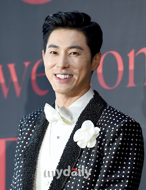 Group TVXQ Yunho was voted a star who seems to have received good home education.Exciting Dish, operated by community portal site Dish Inside and taste search company Michelubs, is What star seems to have received good home education?, and Yunho was ranked # 1. This Voting was held for a total of seven days from 19th to 25th.Yunho, who ranked first with 3,831 votes (33.5 percent) out of a total of 11,439 votes, is favored by many for his best attitude to everything, as it comes from the nickname Passion Mansour.Singer Eric Nam was selected as the second-ranked player with 2,848 votes (24.9%).Eric Nam has been loved by both men and women with a warm attitude and consideration for his opponent, and has created a buzzword called 1 Eric Nam.Singer and actor Lee Seung-gi was ranked as the third place with 2,743 votes (24.0%).Lee Seung-gi, the original star, is also steadily loved for his modest attitude and bright appearance.In addition, actors Park Bo-gum, Han Ji-min, and Astro Cha Eun-woo followed.