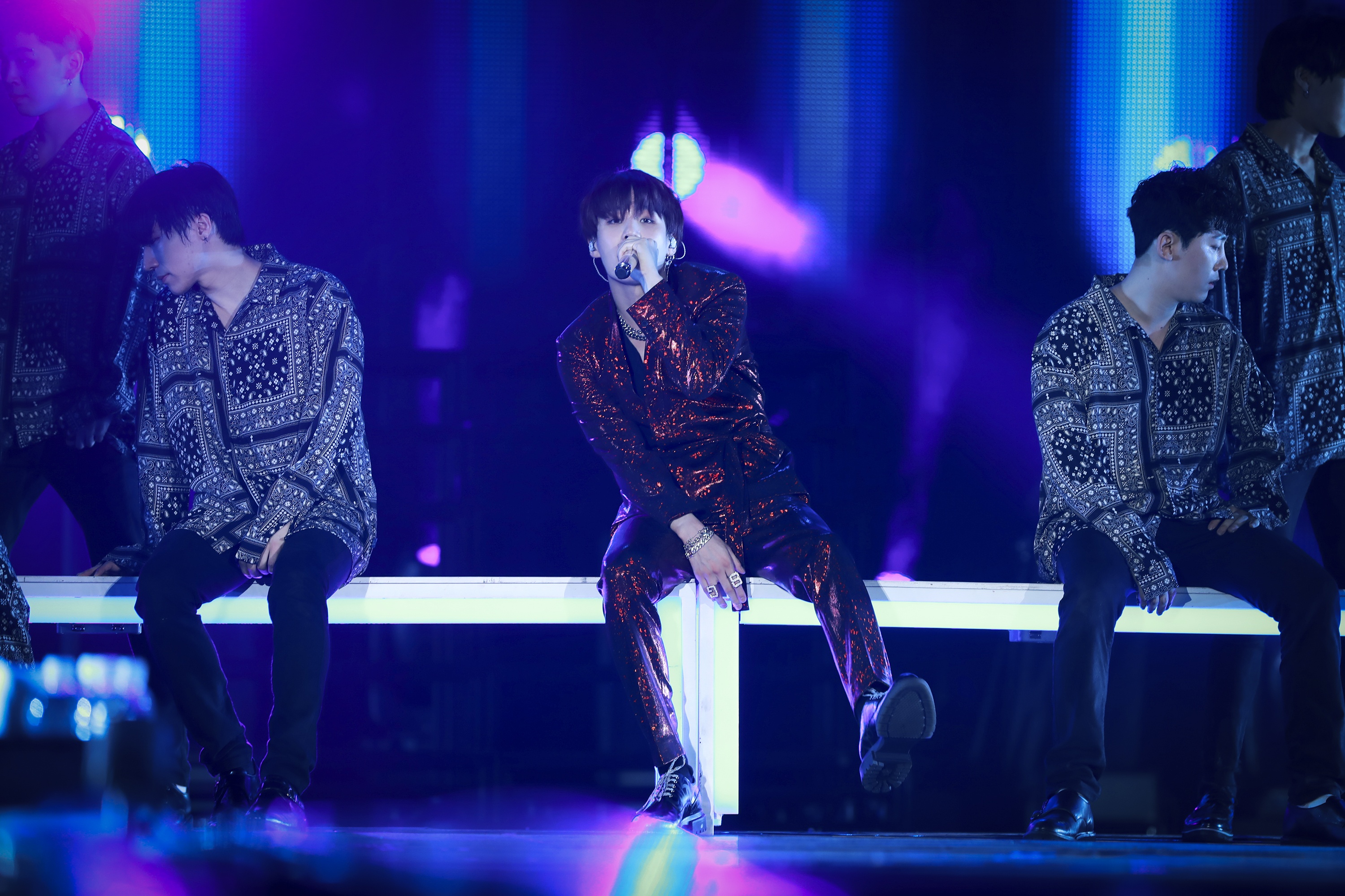 Dark & amp; Wild Popular factor is SNS? Wrong <p>It seems that you came to our world only by watching everyone of Ami (Dark & amp; Wild fan club) that filled a wide venue. (RM)</p><p>Dark & amp; Wilds Concert this time had to look back on its meaning. Initially it was the first time to perform in a symbolic place called Jamsil Olympic Stadium. As Sugars greetings at the opening of Concert, having begun at Aksu Hall of 2 thousand seats in size and reaching a stadium of 45 thousand seats is a part of showing their growth. The main stadium is where only top singers such as Cho Young-pill, Sotoji, H. O. T. were performing. Dark & amp; Wild met the 90,000 fans by playing here for two days.</p><p>On the 26th afternoon, as a starting point of the World Tour Concert <LOVE YOURSELF>, open a sole Concert at the main stadium in Seoul Jamsil Comprehensive Sports Olympics, Dark & amp; Wild. Through Concert and the consultation meeting, I was able to explore the remaining meaning of Concert this time.</p><p>Sugar said at a roundtable, I am proud that we are performing at the first American stadium of Korean singers, I do not feel realized, he said. When I rehearse at the stadium, I feel like Im going to feel realized, until that time I was keen I want to prepare for it. </p><p>We are the first to do the Concert in Europe, the reaction of Ami who watches the stage is most concerned, we are preparing well with our unique energy and we will ask you (Vi)</p><p>Although it is an album decorating the last part of the project that I have been doing for two and a half years, I prepared it with a feeling that I wanted to have fun with my fans with some burden.Festival is instantly enjoying while preparing period is really long, There was garbage left behind, packing it, I felt that my life was similar, I had a memorable moment with a moment and memories that remained like a snapshot.Love Your Self, I thought that it was festival. I wanted to talk about enjoying this short moment together. (RM)</p><p>I love myself is an album containing an integer of the message of the beginning of love.The package album this time is literally festival . I worked with the desire to have fun rather than sticking to records. So it seems that the title song Idol came out in accordance with the festival atmosphere. (sugar)</p><p>Dark & amp; Wild decorated the Concert opening stage as a new song Idol (IDOL). It was a single festival full of excitement from the very beginning. The free movement and the harmony of curl clubs are the culmination Rolling Blog Do Tung Nun This Korean element is impressively added so that this song is called Korea version EDM. In addition, the cultural elements of Africa and Euro - Asia are melting together.</p><p>Idol is a song that contains a message that I say myself, I love myself, no matter what other people say. In African rhythm, the countrys easier chu muses such as Oris, finger talker, boom dirty dollar were put in and EDM was combined there, and the Korean-style global music was born. Even though we have not talked about performance, Korean dance is mixed in African dance. Samulnori and taruchum were combined and it became an easy dance. (Jay Hop)</p><p>On this day Concert, the stage of the new song recorded in the new album and the personal stage of the member were the watching points. Vis choreography, which raised the fallen body with the hands of the members on the stage of the new song Im Fine (Im Fine), emotionally conveyed the message of the song. RM at the previous roundtable Explaining this song and saying, If you look at the lyrics, its okay if its alright, its a musical content that will repeat lifes misfortune, but its okay.</p><p>On the solo stage, it was time to see the charm of the members deeply. Jay Hop, who first appeared in the white suit, showed off all three songs, rap and dance at Trivia Ruin: Just Dance. Then the political enthusiasts sang Euphoria and gave passionate dance a live with a sense of stability. Jim sang Serendipity in a solo song, but directing a dreamlike atmosphere and exposing Jimmins charm only without filtering. RM showed an intense leppen with Trivia win (Los Angeles: Love), and Vi showed off Singularity with overwhelming expression performance. Sugar overturned the expectation of lap and gave the song a special gravity through Trivia Rotation (Se )aw: Seesaw, and Jin sang the Epiphany with a piano performance.</p><p>They showed various set lists such as Magic Shop, I Need You, Airplane Pt. 2, Do not tell me serious, DNA, Fay Club, MIC Drop I sew with a stage on the stage.</p><p>For two and half years, people seemed to be Love Your Self , but I was missing the bottom line. I seem to have done a lot of bad things on my own as well as doing a lot of strange thoughts just to see if I am doing so hard for anything. However, I thought that I am truly patheticly a ward. From now on I thought that I would believe that I believe more and believe the members. (Jimin)</p><p>Speaking of the last meaning of Concert this time it can be said that the growth of Dark & amp; Wild. Things that these men also grew while saying Love Yourself to many people. Sugar says we departed from children and We pursued for the growth of human beings, people, it was the worldview we have planned from before the debut, we are extending it Said.</p><p>Vi said, When I tried a lot of tours I fell in love with team work very much, and while preparing Im fine members gathered my body to the bottom of a choreographer who floated me in the air Until it got down, the sugar type was impressed by feeling the hand that the RM type politely supported the maximum safety. </p><p>At the roundtable, I also answered questions about the plan of these next albums and the re-contract with my company. About the next album Sugar says, We have to start a new project from now on, and I think that the topic we all think about is the theme that everyone thinks is the next series theme song Stated. Subsequently, the team asked questions about the contract with the affiliated office big hit We are talking a lot with the members and we are talking with the company, but probably we can drill to you good news soon He replied.</p><p>They also followed another question. I asked the idea of the analysis that The world popular factor of Dark & amp; Wild is SNS. To this question Sugar says It is indeed wrong thinking, When I concentrate on the music, performance and messages importantly considered by Dark & amp; Wild, many people loved it, I think that it is the seed, then I will have searched for SNS. RM also said, I love the music and performance of all members essence and consistency is the secret of our popularity.</p><p>Today the rainfall probability exceeded 80%, but it rained during the performance, it seems that the sky will help you. I do not want to show lots of things in front of my favorite. Lets strike other things and hit the piano .. Thank you for having a variety of experiences. (Jean)</p><p>Red ginseng, Propolis also eaten full and sleeping eagerly sleeping eagerly and made a lot of effort to show the stage in a really great form, compared to that I was also regret today, I did not have satisfactory performance. I did not seem to have been able to do it, I made a lot of thought that I have to grow more, Im more enthusiastic than ever and I want to show more growing in the next Concert (Political Bureau)</p><p>Whenever When did Dark & amp; Wild come here? , I came to a real high place I feel it. It is very good that we can show our songs and performances here, and this moment is very happy. Have a look at amide Love Your Self please! (Jay Hop)</p><p>Dark & amp; Wild World Tour, Seoul Concert <LOVE YOURSELF></p>