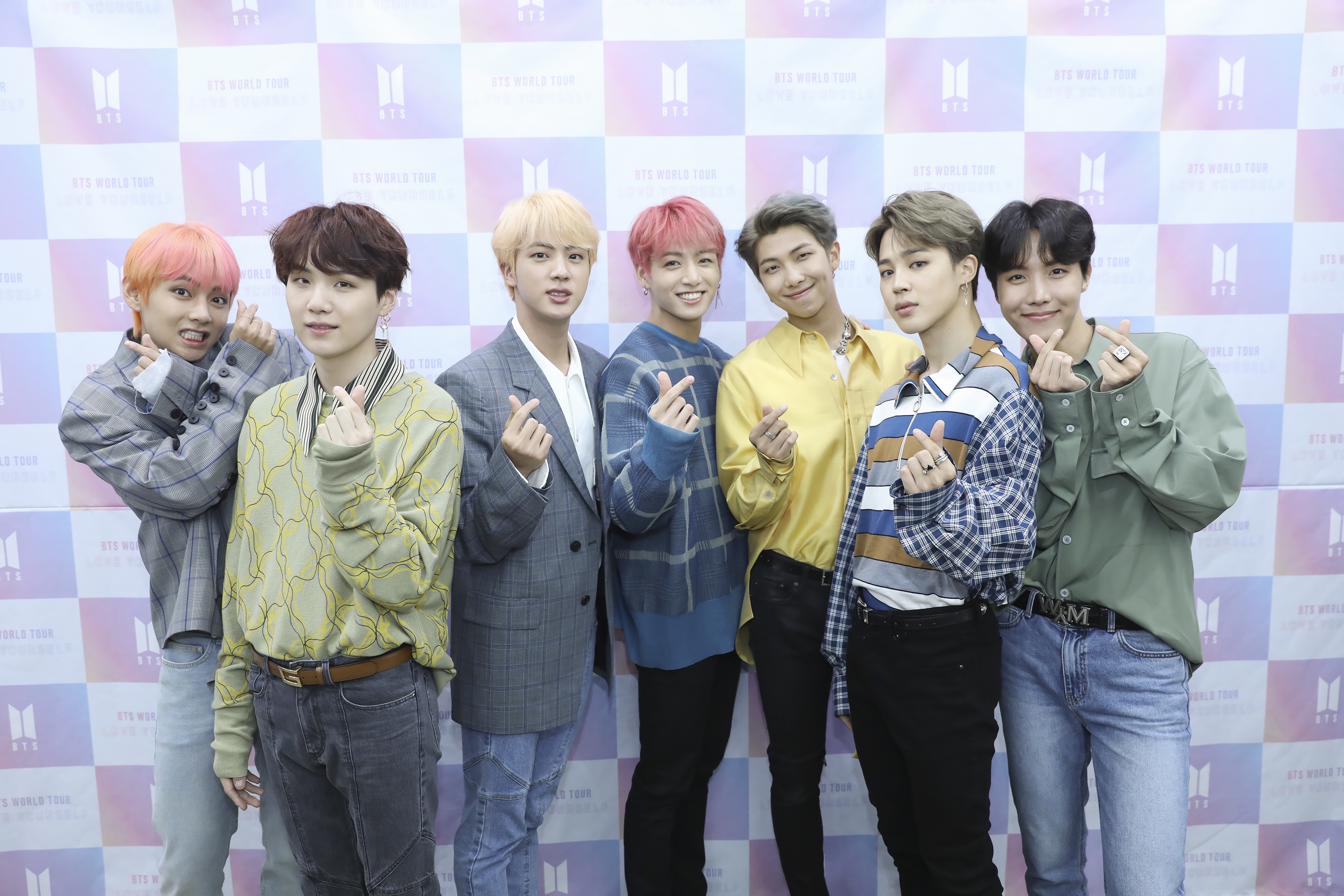 Dark & amp; Wild Popular factor is SNS? Wrong <p>It seems that you came to our world only by watching everyone of Ami (Dark & amp; Wild fan club) that filled a wide venue. (RM)</p><p>Dark & amp; Wilds Concert this time had to look back on its meaning. Initially it was the first time to perform in a symbolic place called Jamsil Olympic Stadium. As Sugars greetings at the opening of Concert, having begun at Aksu Hall of 2 thousand seats in size and reaching a stadium of 45 thousand seats is a part of showing their growth. The main stadium is where only top singers such as Cho Young-pill, Sotoji, H. O. T. were performing. Dark & amp; Wild met the 90,000 fans by playing here for two days.</p><p>On the 26th afternoon, as a starting point of the World Tour Concert <LOVE YOURSELF>, open a sole Concert at the main stadium in Seoul Jamsil Comprehensive Sports Olympics, Dark & amp; Wild. Through Concert and the consultation meeting, I was able to explore the remaining meaning of Concert this time.</p><p>Sugar said at a roundtable, I am proud that we are performing at the first American stadium of Korean singers, I do not feel realized, he said. When I rehearse at the stadium, I feel like Im going to feel realized, until that time I was keen I want to prepare for it. </p><p>We are the first to do the Concert in Europe, the reaction of Ami who watches the stage is most concerned, we are preparing well with our unique energy and we will ask you (Vi)</p><p>Although it is an album decorating the last part of the project that I have been doing for two and a half years, I prepared it with a feeling that I wanted to have fun with my fans with some burden.Festival is instantly enjoying while preparing period is really long, There was garbage left behind, packing it, I felt that my life was similar, I had a memorable moment with a moment and memories that remained like a snapshot.Love Your Self, I thought that it was festival. I wanted to talk about enjoying this short moment together. (RM)</p><p>I love myself is an album containing an integer of the message of the beginning of love.The package album this time is literally festival . I worked with the desire to have fun rather than sticking to records. So it seems that the title song Idol came out in accordance with the festival atmosphere. (sugar)</p><p>Dark & amp; Wild decorated the Concert opening stage as a new song Idol (IDOL). It was a single festival full of excitement from the very beginning. The free movement and the harmony of curl clubs are the culmination Rolling Blog Do Tung Nun This Korean element is impressively added so that this song is called Korea version EDM. In addition, the cultural elements of Africa and Euro - Asia are melting together.</p><p>Idol is a song that contains a message that I say myself, I love myself, no matter what other people say. In African rhythm, the countrys easier chu muses such as Oris, finger talker, boom dirty dollar were put in and EDM was combined there, and the Korean-style global music was born. Even though we have not talked about performance, Korean dance is mixed in African dance. Samulnori and taruchum were combined and it became an easy dance. (Jay Hop)</p><p>On this day Concert, the stage of the new song recorded in the new album and the personal stage of the member were the watching points. Vis choreography, which raised the fallen body with the hands of the members on the stage of the new song Im Fine (Im Fine), emotionally conveyed the message of the song. RM at the previous roundtable Explaining this song and saying, If you look at the lyrics, its okay if its alright, its a musical content that will repeat lifes misfortune, but its okay.</p><p>On the solo stage, it was time to see the charm of the members deeply. Jay Hop, who first appeared in the white suit, showed off all three songs, rap and dance at Trivia Ruin: Just Dance. Then the political enthusiasts sang Euphoria and gave passionate dance a live with a sense of stability. Jim sang Serendipity in a solo song, but directing a dreamlike atmosphere and exposing Jimmins charm only without filtering. RM showed an intense leppen with Trivia win (Los Angeles: Love), and Vi showed off Singularity with overwhelming expression performance. Sugar overturned the expectation of lap and gave the song a special gravity through Trivia Rotation (Se )aw: Seesaw, and Jin sang the Epiphany with a piano performance.</p><p>They showed various set lists such as Magic Shop, I Need You, Airplane Pt. 2, Do not tell me serious, DNA, Fay Club, MIC Drop I sew with a stage on the stage.</p><p>For two and half years, people seemed to be Love Your Self , but I was missing the bottom line. I seem to have done a lot of bad things on my own as well as doing a lot of strange thoughts just to see if I am doing so hard for anything. However, I thought that I am truly patheticly a ward. From now on I thought that I would believe that I believe more and believe the members. (Jimin)</p><p>Speaking of the last meaning of Concert this time it can be said that the growth of Dark & amp; Wild. Things that these men also grew while saying Love Yourself to many people. Sugar says we departed from children and We pursued for the growth of human beings, people, it was the worldview we have planned from before the debut, we are extending it Said.</p><p>Vi said, When I tried a lot of tours I fell in love with team work very much, and while preparing Im fine members gathered my body to the bottom of a choreographer who floated me in the air Until it got down, the sugar type was impressed by feeling the hand that the RM type politely supported the maximum safety. </p><p>At the roundtable, I also answered questions about the plan of these next albums and the re-contract with my company. About the next album Sugar says, We have to start a new project from now on, and I think that the topic we all think about is the theme that everyone thinks is the next series theme song Stated. Subsequently, the team asked questions about the contract with the affiliated office big hit We are talking a lot with the members and we are talking with the company, but probably we can drill to you good news soon He replied.</p><p>They also followed another question. I asked the idea of the analysis that The world popular factor of Dark & amp; Wild is SNS. To this question Sugar says It is indeed wrong thinking, When I concentrate on the music, performance and messages importantly considered by Dark & amp; Wild, many people loved it, I think that it is the seed, then I will have searched for SNS. RM also said, I love the music and performance of all members essence and consistency is the secret of our popularity.</p><p>Today the rainfall probability exceeded 80%, but it rained during the performance, it seems that the sky will help you. I do not want to show lots of things in front of my favorite. Lets strike other things and hit the piano .. Thank you for having a variety of experiences. (Jean)</p><p>Red ginseng, Propolis also eaten full and sleeping eagerly sleeping eagerly and made a lot of effort to show the stage in a really great form, compared to that I was also regret today, I did not have satisfactory performance. I did not seem to have been able to do it, I made a lot of thought that I have to grow more, Im more enthusiastic than ever and I want to show more growing in the next Concert (Political Bureau)</p><p>Whenever When did Dark & amp; Wild come here? , I came to a real high place I feel it. It is very good that we can show our songs and performances here, and this moment is very happy. Have a look at amide Love Your Self please! (Jay Hop)</p><p>Dark & amp; Wild World Tour, Seoul Concert <LOVE YOURSELF></p>