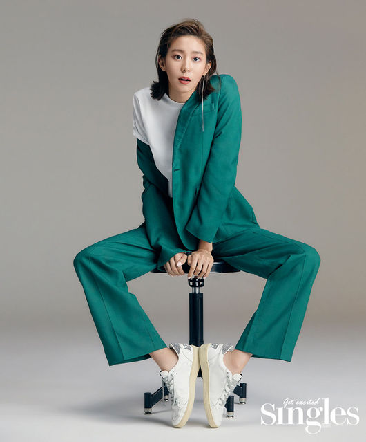 Fashion magazine Singles released a picture of actor Uee, who is scheduled to Come back to the Drama Only My Side, which is scheduled to air in September this year.In this picture, Uee showed various charms by chic and alluring various manicures of black, green and check patterns.Uee, who continues her role as the main character of the weekend Drama through Her Only My Only, in the second half of the year following Daryls Husband Ojakdu in the first half, says that the title of Actor, which she still has in her mind, is heavier than she thought.My Hope is to introduce me to Hello, Im an actor, Uee, because I always wonder if I can get this award when Im in acting and winning an award.Uee has already established herself as an actress in more than 10 works. The only one that will soon come in is also burdensome.The artist said that he made a character by looking at me, and it was a work with those who made a stroke as an actor.I was worried about the character for a month, he said.The burden of being burdened means that responsibility is weighed; the burden has become a driving force for Uees growth, but sometimes it creates a job that gives up a part of everyday life.Ive been acting as a singer for ten years now, and Ive always liked home, but I think Ive become an entertainer and become more of a princess.Should we say that there are many times when the boundaries between work and everyday life are not clearly distinguished?I am growing up a cat while I am independent, and I think it has become more so because I am lonely and I am increasing my time at home. Singles offer