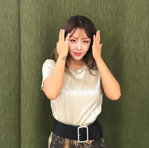Narsha said, Diet has lost 5kg after the end.Narsha posted a picture on his Instagram on the afternoon of the 27th, with an article entitled But after that Diet, Im 5kg. What are you eating tonight?Narsha in the public photo said she was 5kg, but she still attracted attention with her slim figure.Narsha succeeded in Diet and received great attention with her slender body. In response, SBS 100-year-old guest said, I exercised aerobic exercise on hunger as soon as I woke up. I exercised must aerobic exercise for an hour, but the aerobic exercise on hunger only takes must fat.Narsha SNS