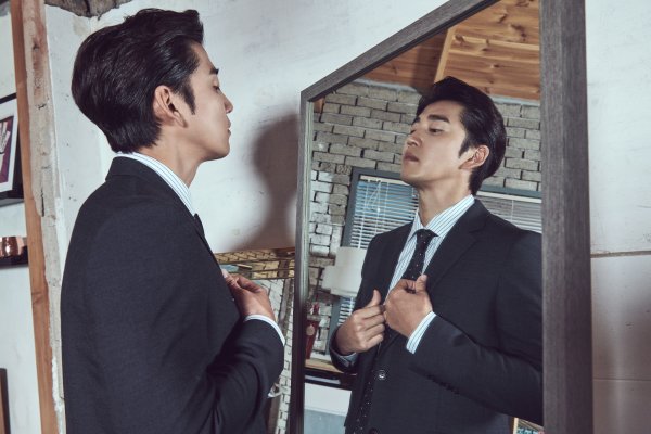 On Wednesday, Yoon Kye-sang released an 18F/W season pictorial with the mens fashion brand.Through a pictorial based on the concept of HOW TO MAKE MR.BLUE, Yoon Kye-sang proposed a style guidebook to become an MR.Blue that pursues and practices his own lifestyle even in busy city centers.In particular, the practice of the word Work-life balance, which maintains a harmonious balance between individual work and life, led to the sympathy of 3545 generations.Yoon Kye-sang in the picture caught the attention by releasing various styles in and out of the office such as lunch time, off work, business trip from work to work with a unique gentle atmosphere.He showed off the office man with a set-up suit of a clean silhouette, and he also made a witty look over his shoulder on a striped shirt.The innerwear, which layered the shirt and knit, showed a comfortable and formal business trip by matching a light yet warm outer.Meanwhile, Yoon Kye-sang recently finished filming the movie Malmoi.