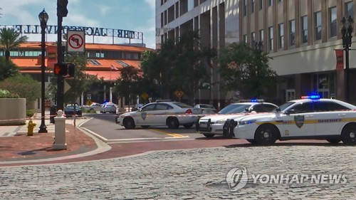 플로리다 잭슨빌의 총격사건 현장 주변  [AFP=연합뉴스]