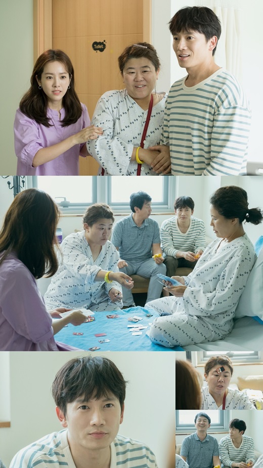 Even with the abandonment of Actor Ji Sung, the inseparable relationship with Han Ji-min is a current progression.The cable channel tvN tree drama Knowing Wife (playplayed by Yang Hee-seung, directed by Lee Sang-yeop) unveiled the family reunion scene of Ju-hyuk (Ji Sung) and Woojin (Han Ji-min) on the 28th.Juhyuk, who found a coin in 2006, the key to returning to the past, but failed to find a tollgate.As the subway questioner said, I am destined to go back to the wrong fate. I decided to pray for the happiness of Woojin.Hyewon was the variable that did not predict the fate of Juhyeok who accepted the changed reality.Hye-wons anger, which confirmed the conversation between Joo-hyuk and Woojin in the phone call and navigation list of Woojin mother (Lee Jung-eun), Officer Earthquakes business card, Darwins Black Box: The Biochemical Challenge, amplified tensions, foreshadowing another change and conflict.The photo, which was released ahead of the new turning point, stimulates curiosity by foreshadowing the persistent fate of Joo Hyuk and Woojin, who have begun to get entangled again.Woojin, who is wearing a patient suit, is a mother who can not hide his embarrassment.Unlike the sunny smile of Woojin mother who is suffering from the car west with the arms of Joo Hyuk, the expression of two people is difficult itself.Even Joo Hyuks parents met at the hospital, and unintentionally, the reunions of past children were arranged.In the decision of Joo Hyuk, who kept the happiness of Woojin and stepped back, the relationship between the two leads to the family and predicts complex development.When Joo Hyuk and Woojin mom are admitted to the same hospital, their fateful reunion is concluded.The relationship between Joo Hyuk and Woojin is at a turning point, starting with the eighth time, said the production team of Knowing Wife.I hope that Ji Sung and Han Ji-min will breathe more sympathy. 9.30pm on the 29th.