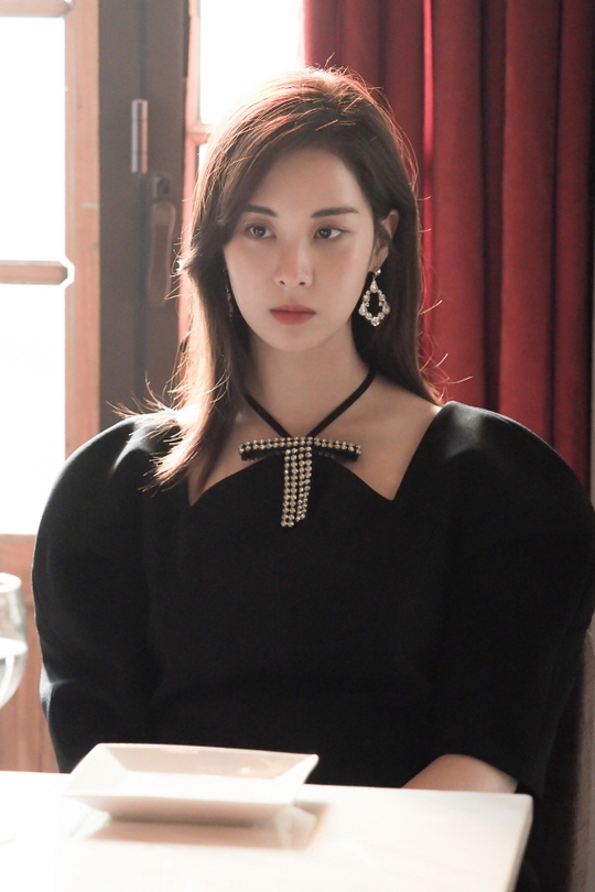 Actor Seohyun puts red Lipstick on a black dress and tries to make a colorful black.Seohyun recently played the role of Ji County and Shanxi, the woman left alone in a stopped time due to her brothers sudden death in the MBC drama Time (played by Choi Ho-cheol/directed by Jang Joon-ho).Seohyun is making viewers cheer by perfectly expressing the sadness of the peak after the death of the brother and mother in the play, and the struggle to dig out the truth about the death of the two people.Above all, Seohyun is attracting attention because it is caught in a scene that predicts a blackening transformation that is contrary to the modest Ji County and Shanxi that have been shown in the meantime.In the play, Ji County, Shanxi, who showed a natural charm, wearing jeans, shirts and makeup-free faces, is wearing a sophisticated black costume with a red Lipstick and a colorful accessories.What is the reason why Seohyun tried to transform, and Seohyun, who shows 180 degrees different from the previous one, is raising questions.Seohyuns Blackening Transformation scene was filmed at a restaurant in Yongsan-gu, Seoul on the 9th.When Seohyun, who has been showing off his hairy clothes since he started shooting, appeared in a distinctly different appearance, the field staff shouted pretty and cheered.Seahoun, who smiled shyly, soon responded to the response with a smile and immediately started preparing to shoot.Moreover, Seohyun had to take the action of grace at the same time as the gaze of the scene shooting.Seohyun, who received the directors directive, read the script and grabbed the emotion, and finished the rehearsal by practicing the expression in the mirror.Then, when he entered the filming, Seohyun received a applause from the scene, drawing 200% of the atmosphere of Ji County and Shanxi.Ji County and Shanxi, who have been running to reveal the truth several times, are finally determined and will fight back, the production team said. I would like to ask for a lot of expectations about what will happen to the story development due to the transformation of Ji County and Shanxi.hwang hye-jin