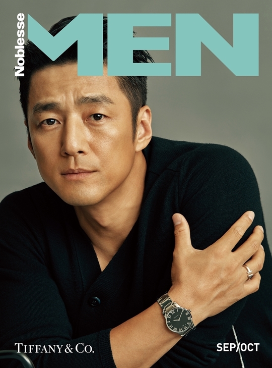 A picture showing the soft masculine beauty of actor Ji Jin-hee was released.After performing a hot melodrama in the JTBC drama Misty, Ji Jin-hee, who has recently appeared on KBS 2TVs entertainment program Where There is, appeared as a cover Model for the mans magazine Noblesseman and released a picture with various charms.Ji Jin-hee in this photo is emitting a unique soft charisma in a comfortable atmosphere, and each photo is staring at the front with different expressions.Especially, it is known that Ji Jin-hee is the first to decorate the cover of Noblesse Man by the actor.HB Entertainment said, The Noblesseman pictorial shot by actor Ji Jin-hee was released.I would like to ask for your attention because it is a picture with a warm atmosphere and various charms of Ji Jin-hee actor. On the other hand, the picture that actor Ji Jin-hee appeared as a cover Model can be found in the September and October issue of Noblesseman.Hwang