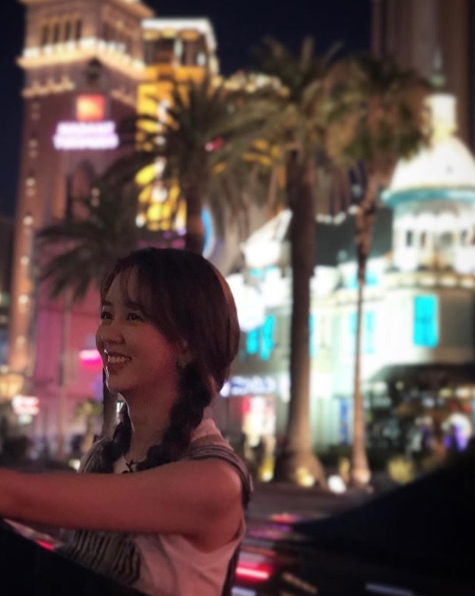 Actor Kim So-hyun has unveiled a happy time spent in Los Angeles.Kim So-hyun posted a picture on his Instagram on August 28.The photo shows Kim So-hyun with a head of bifurcation. Kim So-hyun is smiling brightly, staring somewhere.Kim So-hyuns fresh beautiful looks stand out over LA The Night Watch, which draws Eye-catching.Fans who encountered the photos responded such as I am traveling happily, I like my smile so much, I am so beautiful and lovely and I am also against my side.delay stock