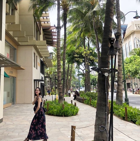 Model Hye-rim Park took a preaching trip to HawaiiHye-rim Park wrote on his Instagram account on August 28, I was worried about what would happen if the weather was bad, but fortunately its so good.Hawaii Honolulu Waikiki Baby Moon and posted a picture.Inside the picture was a picture of Hye-rim Park in a floral dress, which is wrapped around a swollen belly and smiling.Unlike the swollen boat, the forearm pine of the thin Hye-rim Park catches the eye.The fans who responded to the photos responded to My sister Hawaii, I envy you the most, My sister is really beautiful and It is full.delay stock