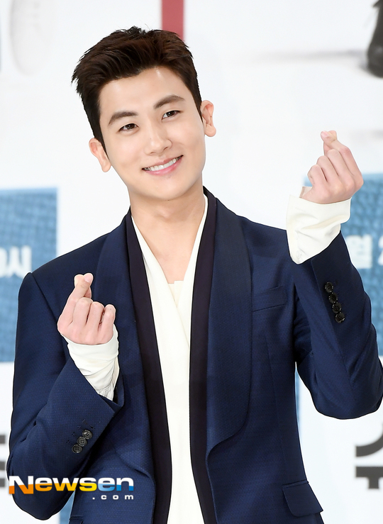 Actor Park Hyung-sik returns to musical stage after two yearsPark Hyung-siks agency UAA confirmed on the afternoon of August 28 that Park Hyung-sik confirmed the musical Elisabeth appearance.I will play Todd, who personified death in the play. Elisabeth will be held at the Blue Square Interpark Hall in Yongsan District, Seoul on November 17th.Elisabeth is a work that singer and musical actor Kim Junsu is reviewing in addition to Park Hyung-sik.Park Hyung-sik has built up a solid acting career by going through a number of dramas and musicals since he was a group empire child in 2010.The musical return adds to expectations after about two years since the Three Musketeers in 2016.hwang hye-jin