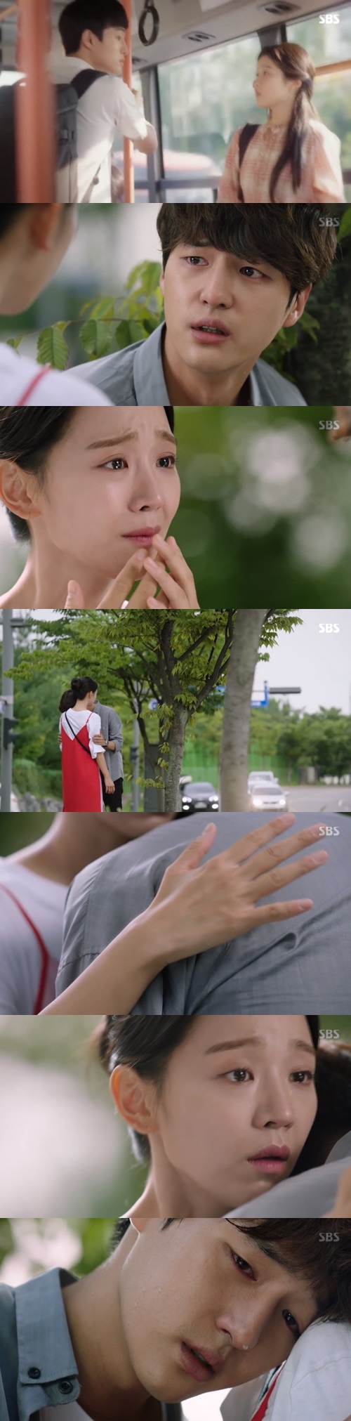 Yang Se-jong wept in the arms of Shin Hye-sun because of the traumaIn the 19-20th episode of SBSs monthly drama Thirty but Seventeen, which aired on August 28, Gong Woo-jin (Yang Se-jong) was once again troubled by the trauma.Wu Seo-ri (Shin Hye-sun) and Gong Woo-jin were left alone for a night while Jennifer (Ye Ji-won) was on vacation, and Yoo Chan (Ahn Hyo-seop) fainted while eating differently from usual because Useo-ris extraordinary relationship with his uncle Gong Woo-jin was concerned.Gong Woo-jin ran to the phone when he was trying to eat with Usari with the winning Tteokbokki coupon and received a call saying that Yuchan fell down.Gong Woo-jin changed the juice directly like Yu-chan was a child, and Yu-chan was more worried about U-su-ri, saying, Did you leave your aunt alone in this ugly world?Yuchan tried to doubt the suspicion between Gong Woo-jin and U-ri, and he was mistaken for himself and sold out to the first place to confess to U-ri again.In the meantime, Uthery found a violin that was finished repairing, and he was offered to play together at the festival by his teacher Shin Myung Hwan, who had a relationship 17 years ago.While Utherly was worried about the proposal, director Lin Kim (Wang Ji-won) said, How can you be such an amateur on the stage of professionals?But Utheri refused to participate in the festival. Utheri thought he was lacking in his skills, and Lin Kim was relieved.But then Utherly changed his mind, saying, I think I want to. And Lin Kim was nervous, and Uthery started playing the violin again, and Gong Woo-jin and Yu-chan cheered on him.Meanwhile, Ussaris maternal aunt, Kook Mi-hyun (Sim Lee-young), called Yu-chan, who saved her son, and spoke to Usseree for a while.However, the two did not understand each others voices, and Kook Mi-hyun asked his son, When will you go to thank your brother for saving you?In addition, a questionable man came to Usseree at a hospital where Usseree had been living for a long time, and although the face of the man was not revealed, he was curious whether his uncle Kim Hyun-gyu (Lee Seung-jun) would finally be revealed.Yoo Gyeong-sang