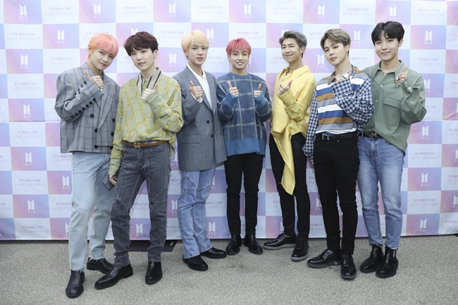 It is expected to see the group BTS again in Peter Ellenshaw.United States of America NBCs The Ellen DeGeneres Show re-releases their performance Thursday in time for BTSs new-star comeback.It is a sign that you can realize the strong popularity of BTS in United States of America.In this regard, a BTS agency Big Hit Entertainment official said on the 28th, We will re-edit the amount of the appearance in May and send it out.BTS appeared on Peter Ellenshaw on May 25 and showed his comeback with the new song Fake Love live stage at the time.Peter Ellenshaw will be re-editing the appearance of BTS in May and will be released on the 30th, so it is unlikely to see the repackaged album Idol stage.Peter Ellenshaw is a program hosted by famous broadcaster Ellen DeGeneres. It is a United States of America famous talk show that boasts the highest ratings during the day for 16 years.BTS has reappeared in May since its first appearance in November last year, proving its global status.At the time, talk show host Ellen introduced BTS as the best boy group in the world and collected topics.On the other hand, BTS announced Answer on the repackage album LOVE YOURSELF on the 24th.The title song Idol is a South African dance song that overlaps Korean traditional music and chimsae on Afrikan beats and supports the rap of Trap Groove with the latest fashion EDM source.After they posted the sound recordings and music charts, they opened the world tour Love Your Self at Jamsil Stadium in Seoul on the 25th and 26th.Since then, they have performed 33 performances in 16 cities including North America, Europe and Japan, and will hold the first stadium concert of Korean singer on October 6.big hit entertainment