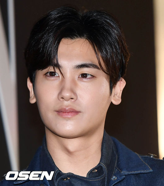 Actor Park Hyung-sik returns to musical stage with ElisabethPark Hyung-siks agency, UAA, said on August 28, Park Hyung-sik confirmed the musical Elisabeth appearance.Elisabeth is a musical depicting the love of the beautiful Empress Elisabeth, who lived a more dramatic life than drama, and Der Tod, which has a deadly charm.Park Hyung-sik plays Todd, the death, in this Elisabeth, which is already in the fourth stage in Korea.This led Park Hyung-sik to return to the musical stage in about two years after The Three Musketeers, which was performed in 2016.The death role is also under review by JYJ Kim Junsu.Musical Elisabeth will be held at the Blue Square Interpark Hall in Yongsan District, Seoul from November 17th.DB