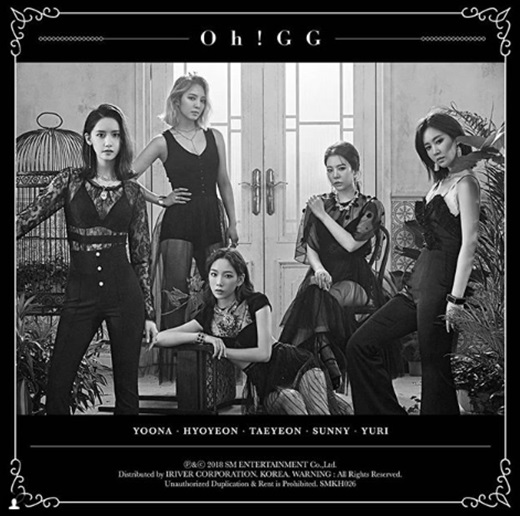 The veil of Girls Generation - Oh!GG (Girls Generation - Oh! Jiji), a new unit of the group Girls Generation, is being stripped off.SM Entertainment, a subsidiary company, first released the jacket image of Girls Generation - Oh!GGs first single album Lil Touch on the official SNS account at 0:00 on the 29th.The anti-war charm was outstanding. The members in the photo are emitting sexy charisma that was not seen before.Yoona, Taeyeon, Yuri, Sunny, and Hyoyeon, who are pronouns of Cheongsunmi, wore a unique force in line with the see-through look.Girls Generation - Oh!Jiji is a new unit connecting the Tatisser (Taeyeon and Tiffany and Seohyun).The first single album, released at 6 p.m. on September 5, included the title songs of the same name, Lil Touch and Fermata.