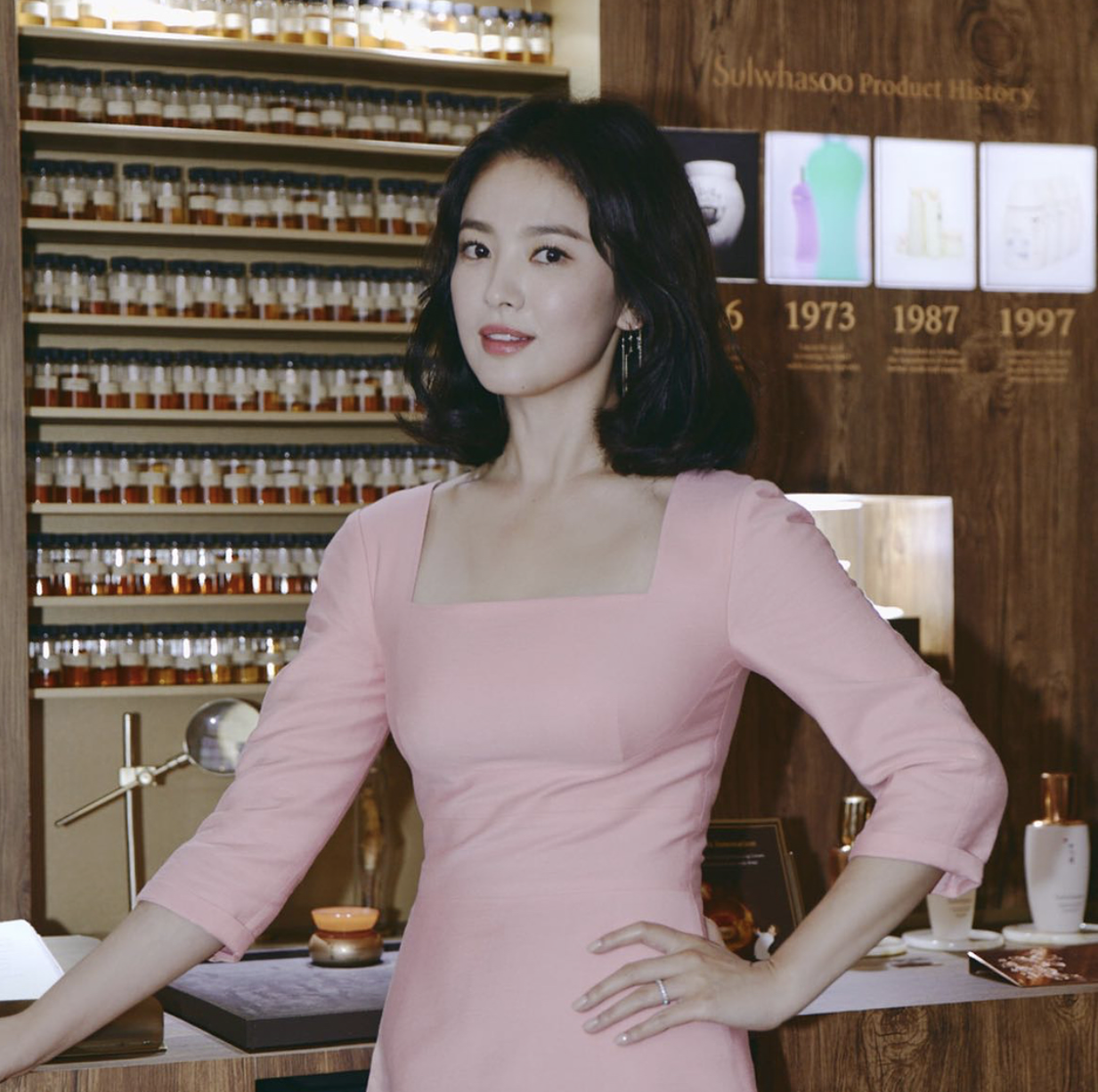 <p>Participated in Beauty brand Chugai Travel actor Song Hye-kyo continued to boast goddess beauty as usual.</p><p>On the 29th, Song Hye - kyo participated in Beauty Chugai Travel held in Hong Kong. Song Hye - kyo wearing a pink mini dress this day filled with an elegant yet lovely atmosphere.</p><p>A medium curly single medium hair style and a natural makeup further complemented his beauty.</p><p>On this day, Song Hye - kyo who appeared in Beauty Chugai Travel in another photo boasted its original beauty with a clean style wearing white blouse and Black Panther slacks.</p><p>Song Hye-kyos beautiful appearance Some netizens are really, a doll, If you are pretty like this after marriage, you are irritated, very elegant, elegant Song Hye-kyo actor I showed the reaction and presented my impression.</p><p>Meanwhile, Song Hye - kyo will breathe with Park Jokes through the drama Boyfriend scheduled for November.</p><p>Photo ㅣ Song Hye-kyo Instagram</p>