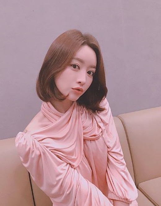 Actor Hong Soo-Ah has reported on his recent situation.Hong Soo-Ah posted a selfie on his instagram early on the 30th without any special comments.In the open photo, Hong Soo-Ah is staring at Camera with his big eyes, his lips all the way out.While it is presumed that it was taken during the drama shooting, the lovely figure without tiredness gathers attention.Netizens responded It is really unrealistic, It is so lovely, and It is the most beautiful.On the other hand, Hong Soo-Ah is currently working on KBS 2TV daily drama Love to the end as a strong or strong role.