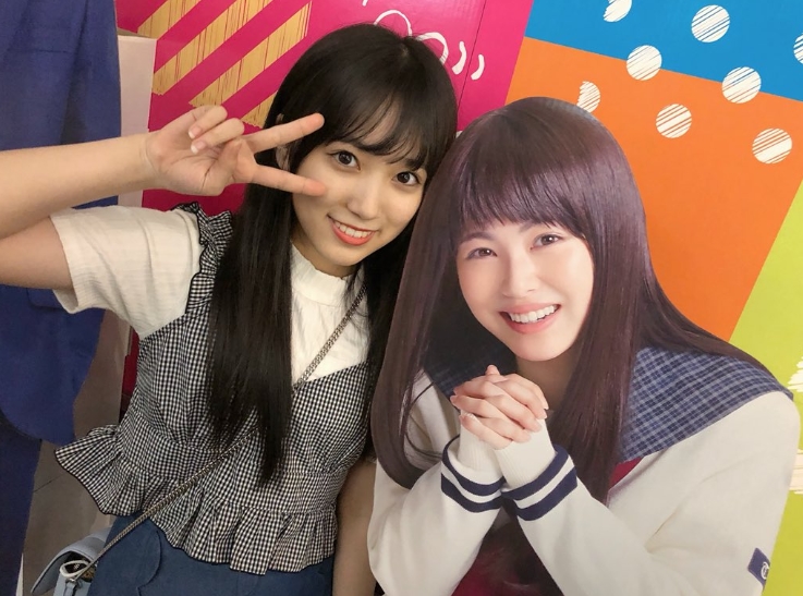 Nako Yabuki, a member of the group HKT48, released a cute daily photo.Nako Yabuki wrote on his Twitter Inc. on August 30                                    Ive seen the movie The Teacher Monarch in the middle of the middle (and today, 18 years old of Hamabe Minami Chan).Birthday! Congratulations, I was so cute in the movie) and posted a picture.Inside the picture was a picture of Nako Yabuki, who takes pictures with Hamabe Minami Signboard, the main actor of the movie Teacher Monarch.Nako Yabuki stands next to Signboard and takes a V-pose; Nako Yabukis distinctive features make her cute beauty even more prominent.The fans who responded to the photos responded, I will vote live tomorrow! Lets make my debut!, Lets live tomorrow!, Nako is cute.delay stock
