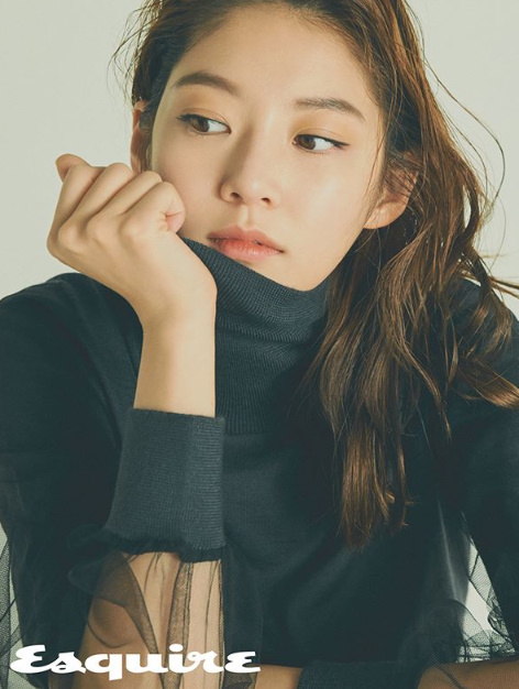Actor Gong Seung-yeon boasted a sophisticated charm.On the 30th, Gong Seung-yeon posted a picture of his SNS with the magazine Esquire.In the photo, Gong Seung-yeon showed off an alluring atmosphere in a black top. In another picture, Gong Seung-yeon boasted sophistication through a jacket.Gong Seung-yeon recently announced that he was a human beingEsquire offer