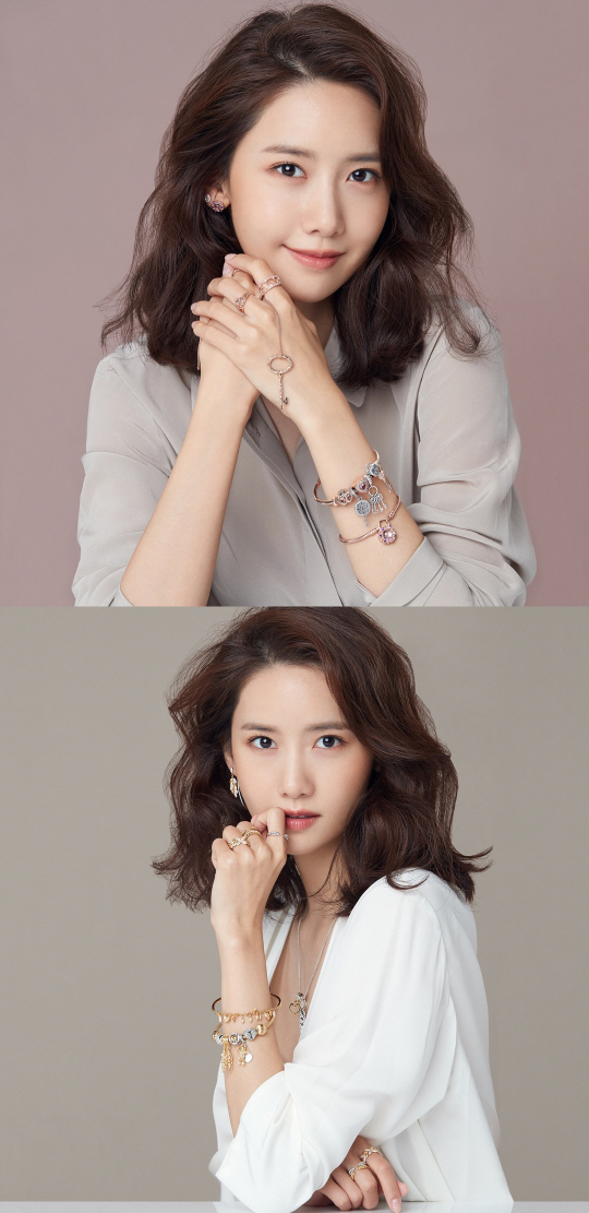 Singer and actor Im Yoon-ah has emanated a unique visual.Im Yoon-ah posted two photos on his SNS on the 31st with Bling Bling Iran.Im Yoon-ah in the photo admired those who saw it as a piece beauty like a skeletal beauty: the dignity of the Girls Generation Visual Center itself.Im Yoon-ah plays the role of heroine in the movie Exit and matches with the cockpit of Yongnam station.