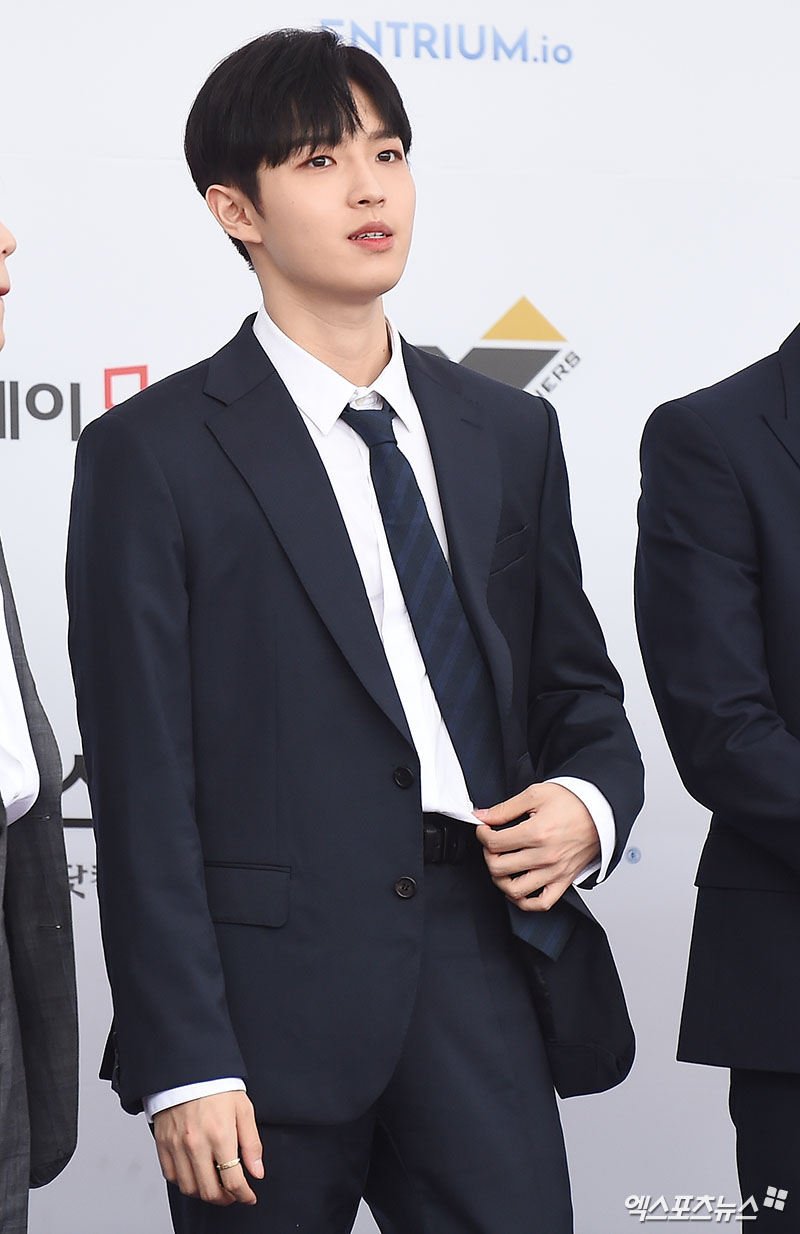 Wanna One Kim Jae-hwan, who attended the 2018 Soribada Best K Music Awards blue carpet Event held at the Olympic Park Gymnastics Stadium in Bangi-dong, Seoul on the afternoon of the 30th, is posing.