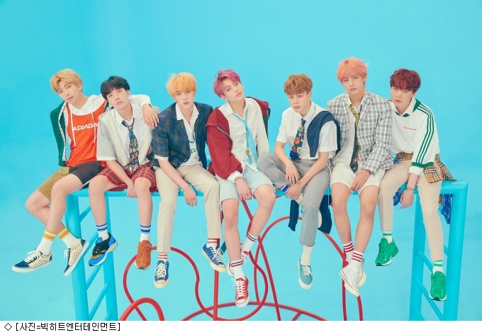 Group BTS new song IDOL dance is getting a hot response.United States of America NBC reported BTS IDOL dance craze on August 30 (local time) on its news program Early Today.NBC said, Fans around the world are playing the video of Idol Challenge (#IDOLCHALLENGE), which is a follow-up to BTS hit song IDOL dance movements. IDOL Music Video has recorded more than 100 million views in the days after its release.Billboard also posted an article on the IDOL dance craze on August 29 and 30.Billboard said, Jimin, Jungkuk and Jay Hops IDOL dance video is dancing all over the world without any generation. Jay Hops choreography video became a trend as soon as it was released, and this interesting trend is spreading rapidly.The article also featured BTS videos and IDOL challenge dance videos posted by fans around the world.In addition, United States of America, including TeenVOGUE and Mashable, also reported BTSs IDOL dance challenge craze.In addition, local media in Canada, Spain, the Netherlands, Brazil, Argentina and Switzerland also introduced BTS IDOL Music Video and followed IDOL choreography.BTS first released the title song IDOL Music Video of Answer on August 24th, repackaged album LOVE YOURSELF.It exceeded 100 million views on YouTube in 23 hours on the 4th after the release.IDOL dance craze started when I watched IDOL Music Video and posted a video of overseas fans dancing directly on SNS.Here, member Jay Hop continued the festive atmosphere with fans by uploading a video that reproduced some of the IDOL choreography.On the other hand, BTS won first place at the same time as comeback on KBS2 Music Bank on the 31st of last month, and will continue comeback stage on SBS Inkigayo on the 2nd.Movie Ear Dance on Topic, 2nd Inkigayo