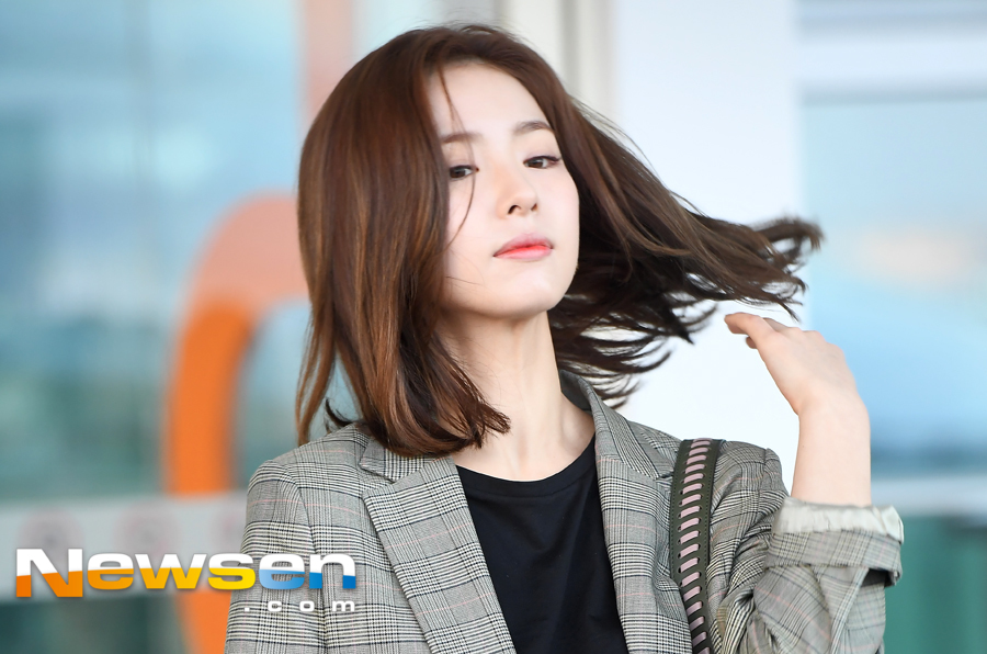 Actor Shin Se Kyung took an entertainment program on September 1 and left for Paris, France through the Terminal #2 at Incheon International Airport.Shin Se-kyung poses on the day.Jung Yoo-jin