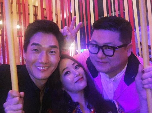 The couple Yoo Ji-tae Kim Hyo-jin has revealed a welcome recent situation.Kim Hyo-jin uploaded a picture to his Instagram on August 31 with the comment Good to see you.The photo shows the affectionate image of the couple Yoo Ji-tae Kim Hyo-jin and stylist Jung Yoon-ki, who are in a friendly atmosphere and show the close friendship of the three people.Hwang