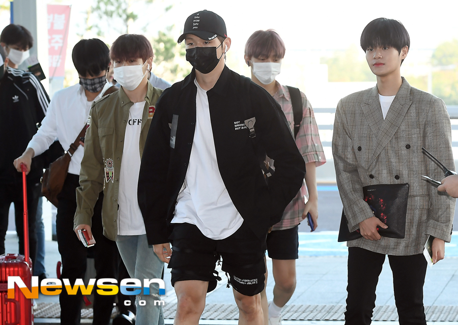 Group Wanna One left for Manila, Philippines on September 1 at Incheon International Airport Terminal # 2.Wanna One (Daniel, Park Ji-hoon, Lee Dae-hwan, Kim Jae-hwan, Ong Sung-woo, Park Woo-jin, Ry Kwan-rin, Yoon Ji-sung, Hwang Min-hyun, Bae Jin-young and Ha Sung-woon) is leaving the country.Jung Yoo-jin