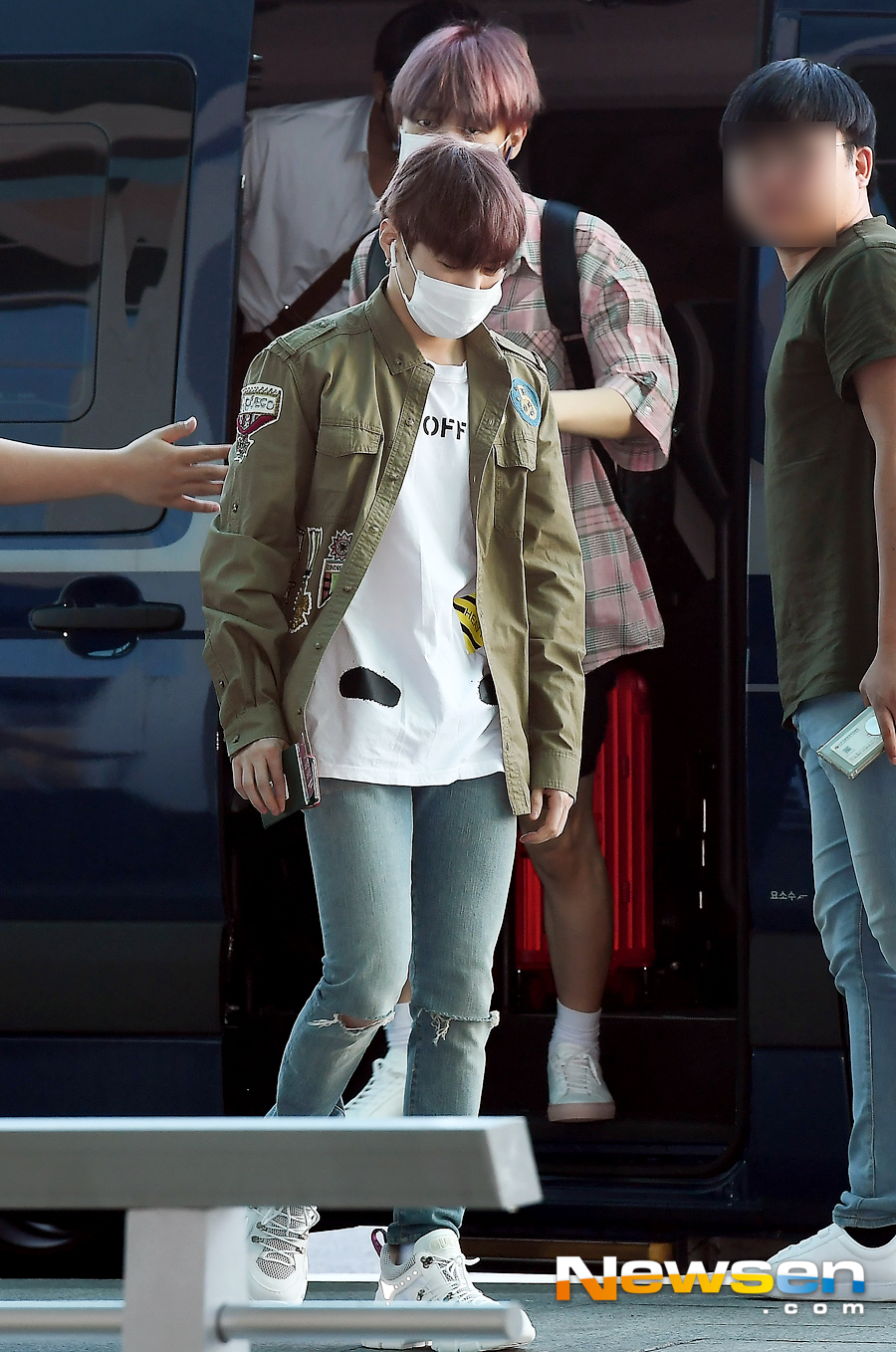 Group Wanna One left for Manila, Philippines on September 1 at Incheon International Airport Terminal # 2.Wanna One (Kang Daniel, Park Ji-hoon, Lee Dae-hwan, Kim Jae-hwan, Ong Sung-woo, Park Woo-jin, Ry Kwan-rin, Yoon Ji-sung, Hwang Min-hyun, Bae Jin-young and Ha Sung-woon) are leaving the country.Jung Yoo-jin