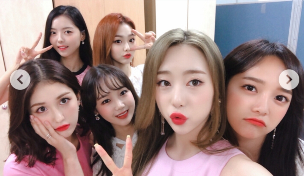 Ioai members reunite through Mnet Produced 48, Celebratory photoleft behind.Singer Jeon So-mi wrote on her SNS on September 1, We have met again for a long time, Chii. I sincerely congratulate you on your debut. I will cheer you up. Hotting!I am going to take tears with my sisters today. Jeon So-mi, Choi Yoo-jung, Kim Se-jung, Yoo Jung Jung, Kang Mina, Lim Na Young and Kim Do-yeon from Iowa participated in the live broadcast of Produced 48 on August 31st.In addition to these, the group Wanna One, which was organized through Season 2, attended and attended.kim ye-eun