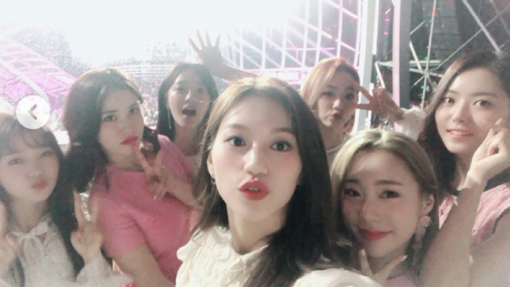Ioai members reunite through Mnet Produced 48, Celebratory photoleft behind.Singer Jeon So-mi wrote on her SNS on September 1, We have met again for a long time, Chii. I sincerely congratulate you on your debut. I will cheer you up. Hotting!I am going to take tears with my sisters today. Jeon So-mi, Choi Yoo-jung, Kim Se-jung, Yoo Jung Jung, Kang Mina, Lim Na Young and Kim Do-yeon from Iowa participated in the live broadcast of Produced 48 on August 31st.In addition to these, the group Wanna One, which was organized through Season 2, attended and attended.kim ye-eun