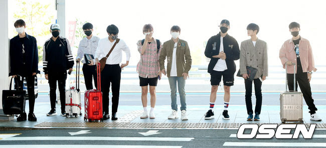 Group Wanna One is leaving for the Philippines through the Terminal #2 of Incheon International Airport on the morning of the first day of overseas schedule.Wanna One is heading for the departure hall.