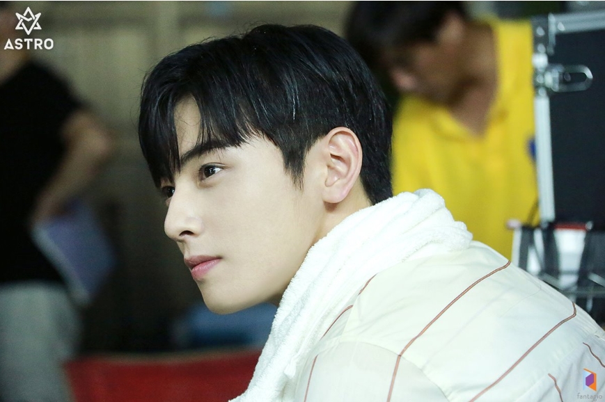 JTBCs Lamar Jackson My ID is My ID is Gangnam Beauty shooting behind the group Astro member and actor Cha Eun-woo was released.Cha Eun-woos agency Fantasy Os official blog posted an article entitled My ID is Gangnam Beauty shooting scene behind the scenes and several photos on September 1.The official blog reads, My ID is My ID is Gangnam Beauty, JTBCs main character, who is exploding even if he hears only three letters, is Cha Eun-woo, who transformed into a perfect figure in the cold-blooded Nam Kyung-seok! was posted.In the photo, My ID is My ID is Gangnam Beauty is taken by Cha Eun-woo who is engaged in shooting.Cha Eun-woo is stylishly digesting from casual Campus look to neat Curator attire.Cha Eun-woos dazzling visuals staring at the camera catch the eye, and another photo of Cha Eun-woo, who hasnt put the script out of his hand, is also attractive.Fans who responded to the photos responded such as I do not think I am a real person, I am good at acting, I will wear out our Jung Eun-woo script that works hard and I am beautiful today.delay stock