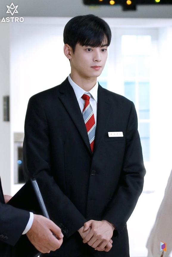 JTBCs Lamar Jackson My ID is My ID is Gangnam Beauty shooting behind the group Astro member and actor Cha Eun-woo was released.Cha Eun-woos agency Fantasy Os official blog posted an article entitled My ID is Gangnam Beauty shooting scene behind the scenes and several photos on September 1.The official blog reads, My ID is My ID is Gangnam Beauty, JTBCs main character, who is exploding even if he hears only three letters, is Cha Eun-woo, who transformed into a perfect figure in the cold-blooded Nam Kyung-seok! was posted.In the photo, My ID is My ID is Gangnam Beauty is taken by Cha Eun-woo who is engaged in shooting.Cha Eun-woo is stylishly digesting from casual Campus look to neat Curator attire.Cha Eun-woos dazzling visuals staring at the camera catch the eye, and another photo of Cha Eun-woo, who hasnt put the script out of his hand, is also attractive.Fans who responded to the photos responded such as I do not think I am a real person, I am good at acting, I will wear out our Jung Eun-woo script that works hard and I am beautiful today.delay stock